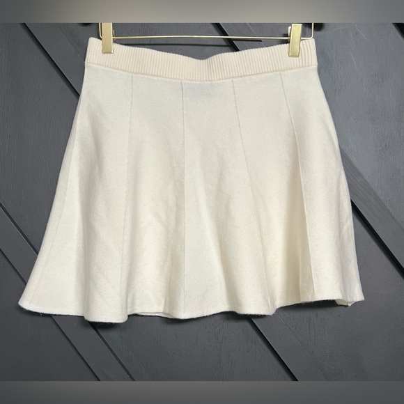 VICI Hearthside Pleated Mini Skirt in Cream, Size Medium - Picture 5 of 10